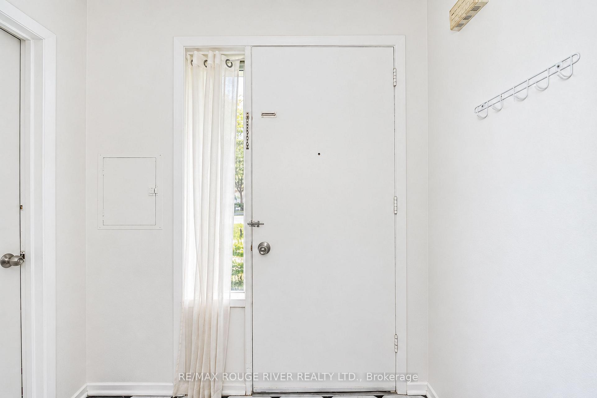 Photo 4 of Unit 3, 9 Gosford Boulevard, North York, Black Creek — HOMEH