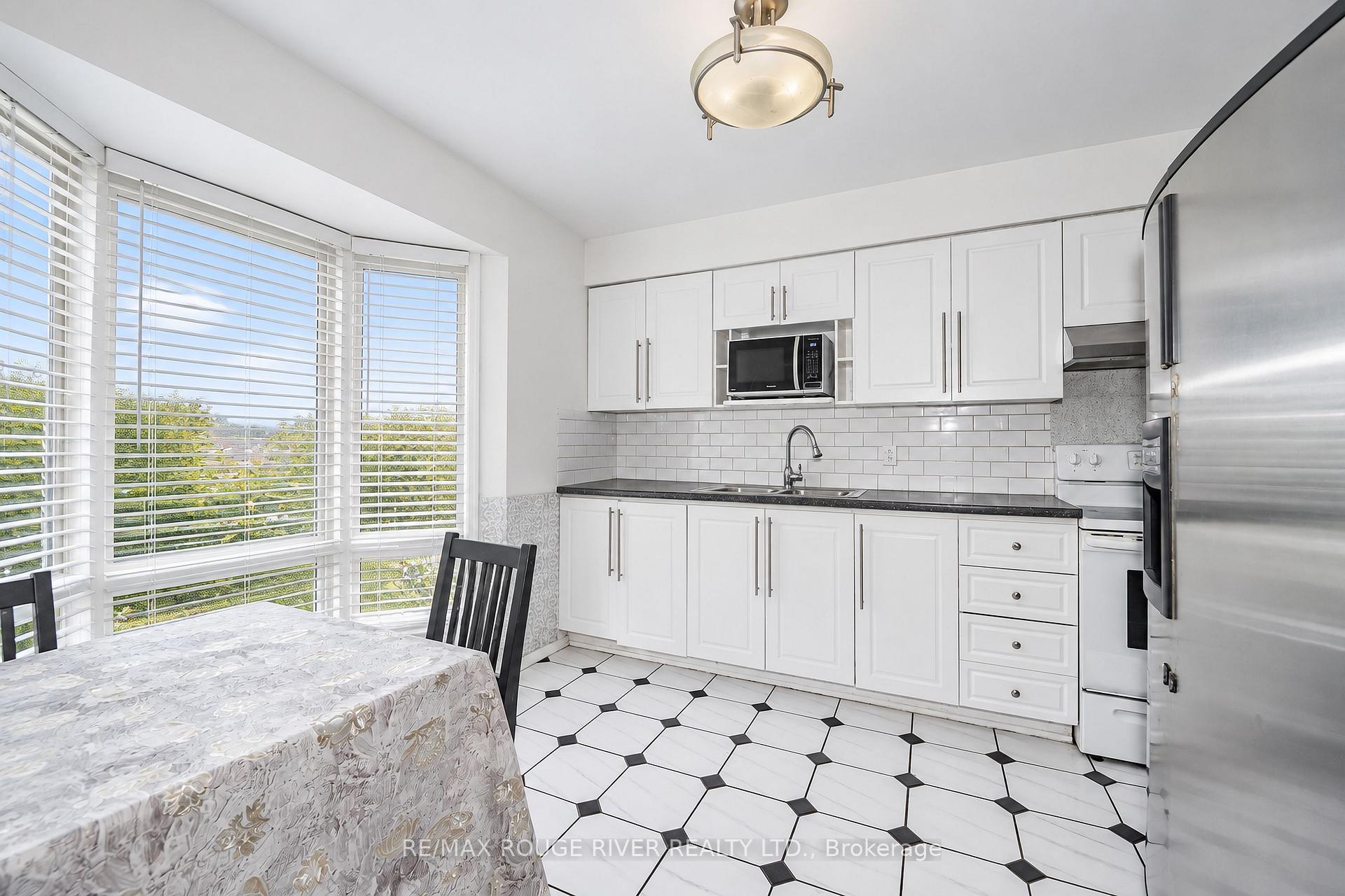 Photo 6 of Unit 3, 9 Gosford Boulevard, North York, Black Creek — HOMEH