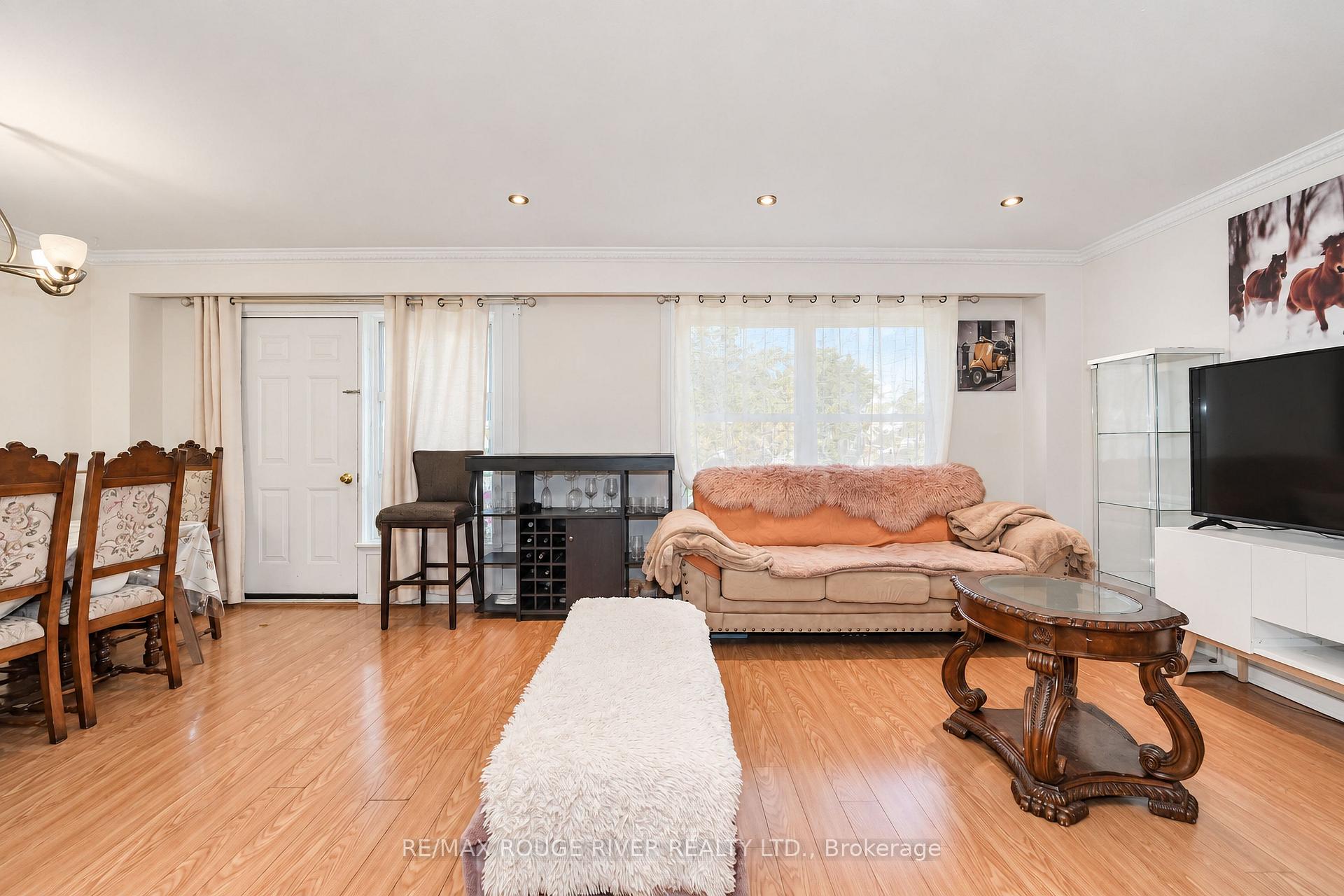 Photo 9 of Unit 3, 9 Gosford Boulevard, North York, Black Creek — HOMEH