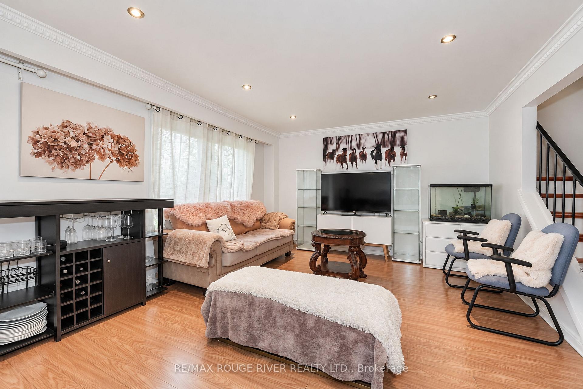 Photo 10 of Unit 3, 9 Gosford Boulevard, North York, Black Creek — HOMEH