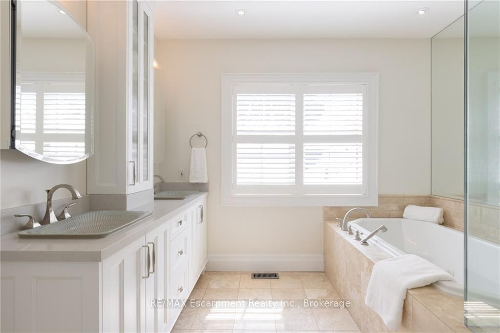 Photo 23 of 29 Howard Avenue, Oakville, Old Oakville — HOMEH