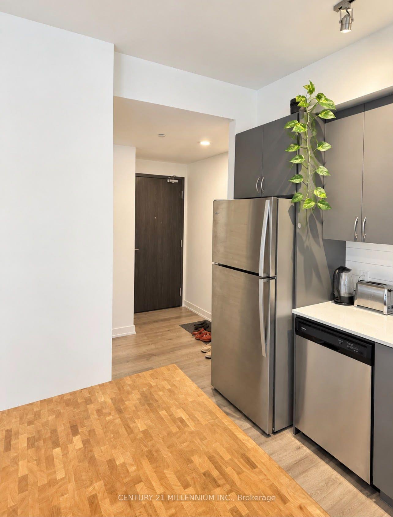 Photo 3 of Unit 310, 56 Lakeside Terrace, Barrie, Little Lake — HOMEH