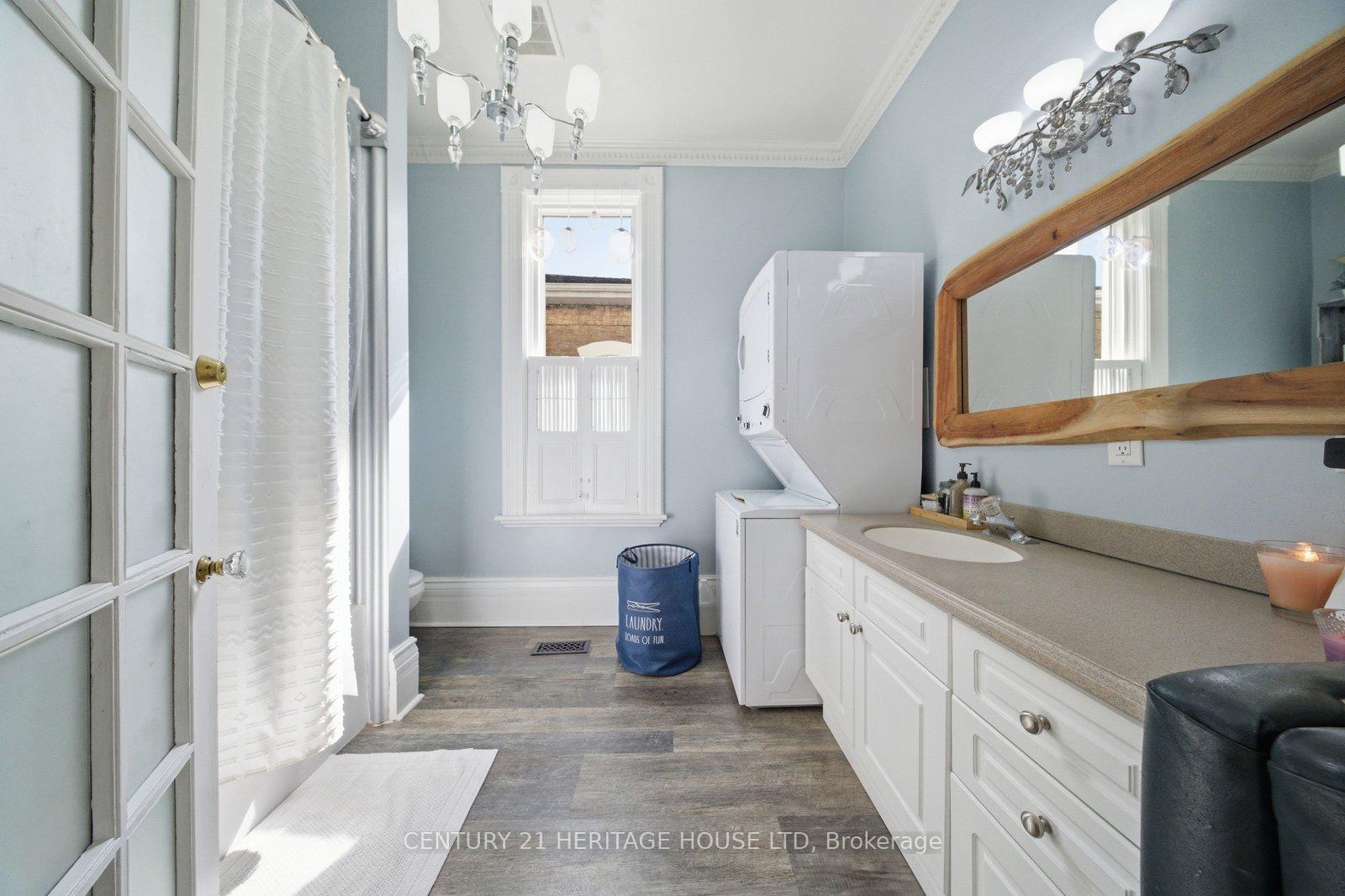 Photo 17 of 62 East Avenue, Brantford, Victoria/Arthur — HOMEH