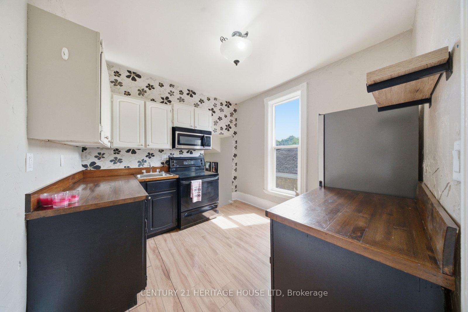 Photo 19 of 62 East Avenue, Brantford, Victoria/Arthur — HOMEH