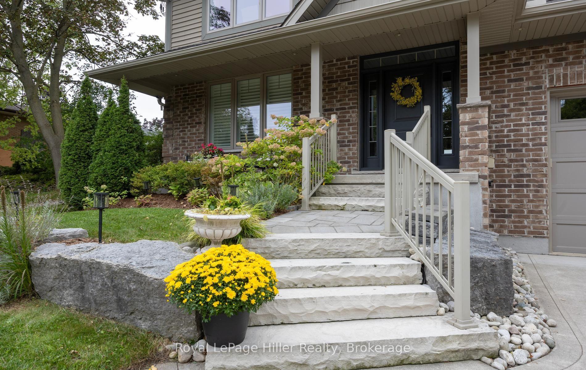 Photo 2 of 15 Sweetbriar Drive, Kitchener, Forest Hill — HOMEH
