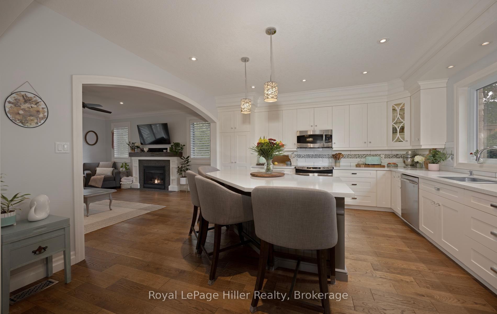 Photo 4 of 15 Sweetbriar Drive, Kitchener, Forest Hill — HOMEH