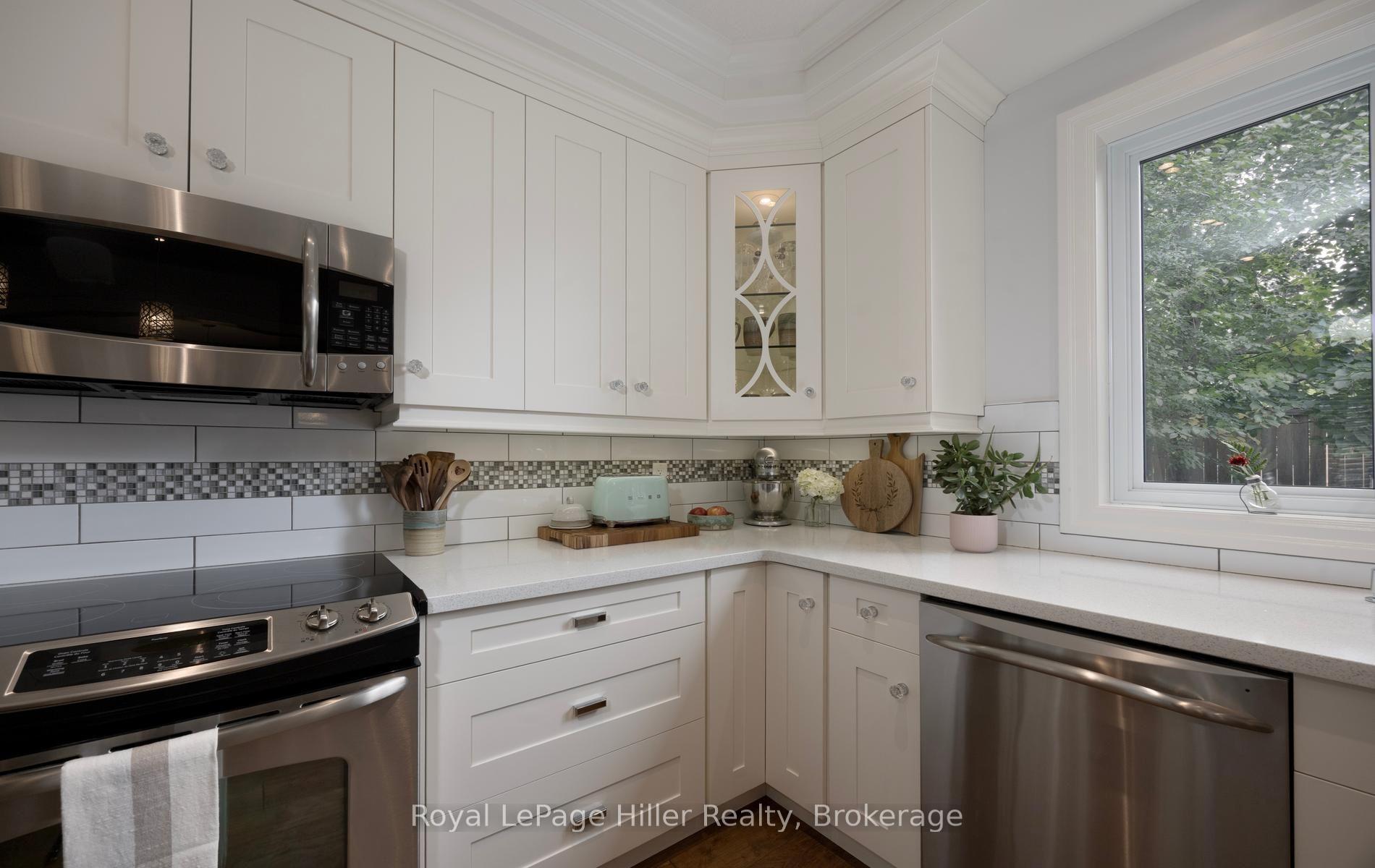 Photo 7 of 15 Sweetbriar Drive, Kitchener, Forest Hill — HOMEH