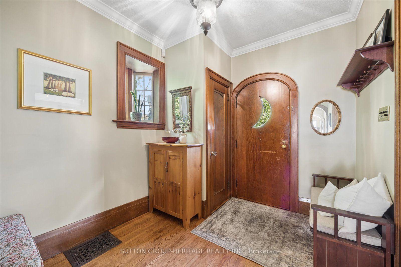 Photo 4 of 46 Connaught Street, Oshawa, O'Neill — HOMEH