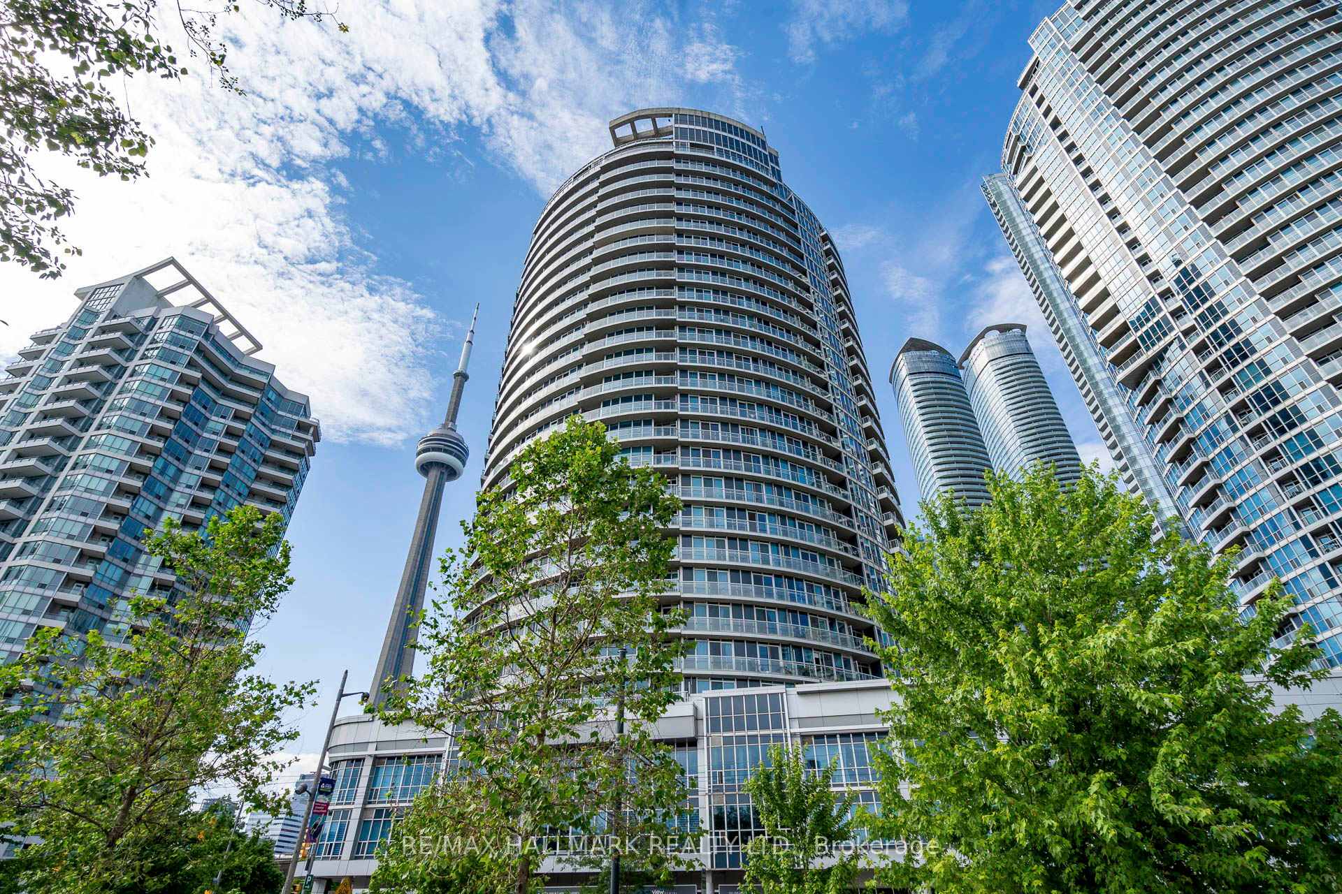 Photo 1 of Unit 402, 218 Queens Quay W, Toronto, Waterfront Communities — HOMEH