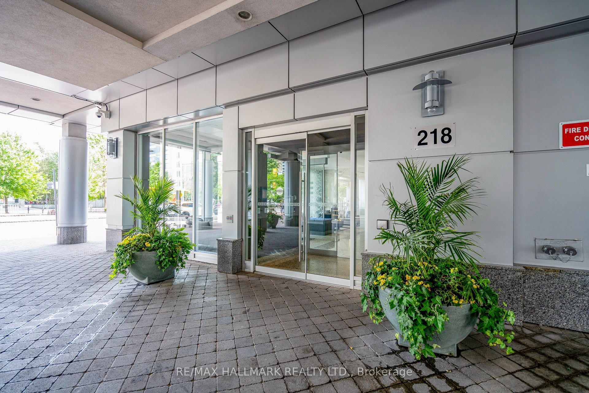 Photo 2 of Unit 402, 218 Queens Quay W, Toronto, Waterfront Communities — HOMEH