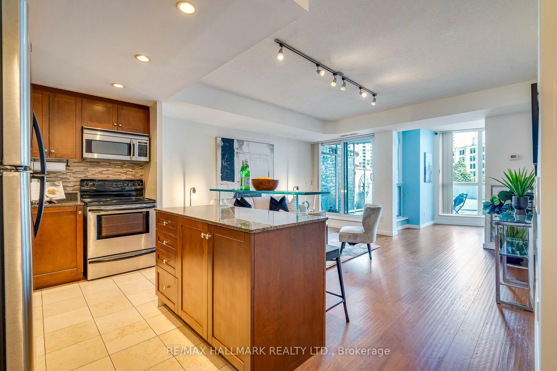 Photo 6 of Unit 402, 218 Queens Quay W, Toronto, Waterfront Communities — HOMEH