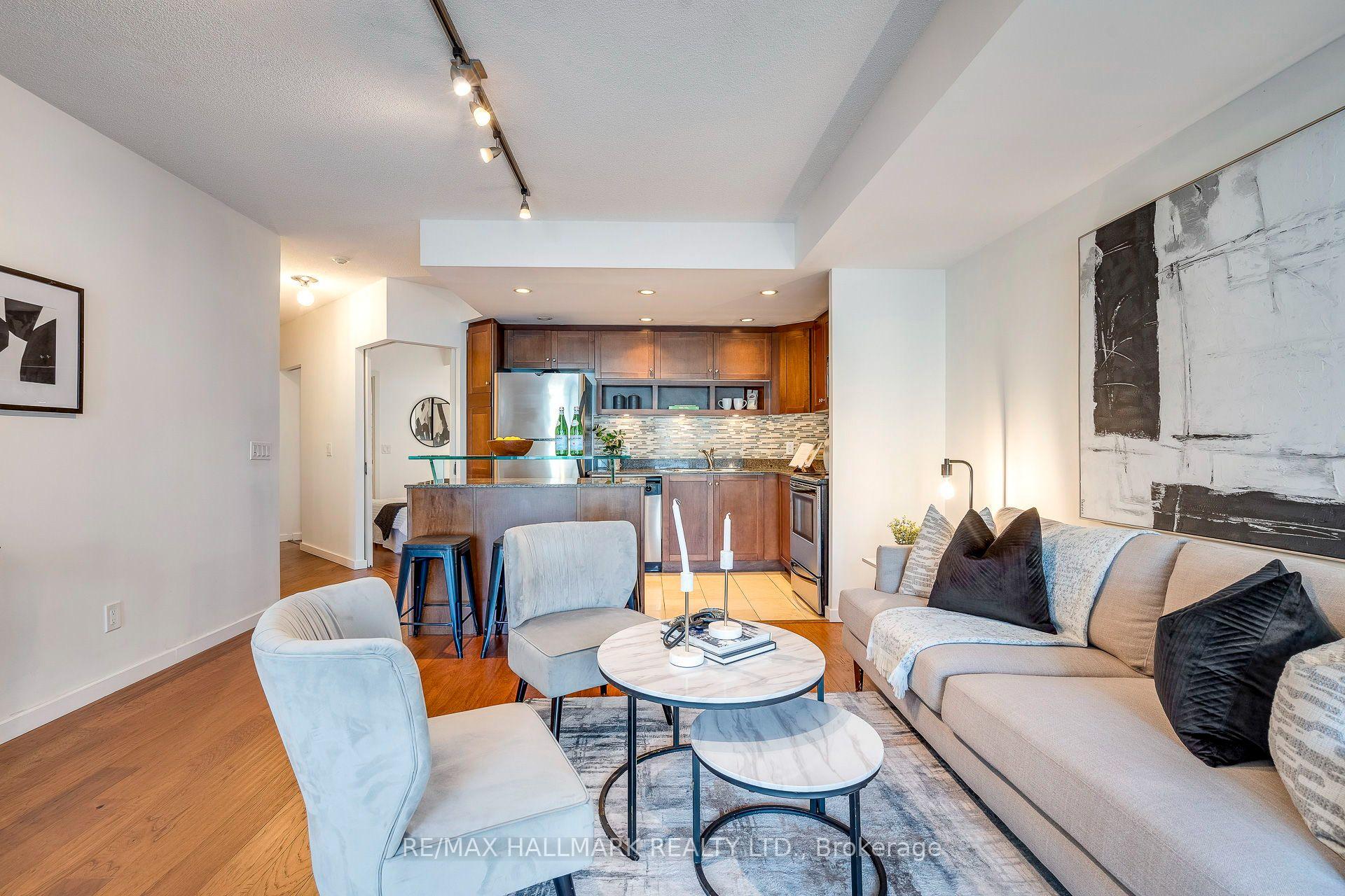 Photo 9 of Unit 402, 218 Queens Quay W, Toronto, Waterfront Communities — HOMEH