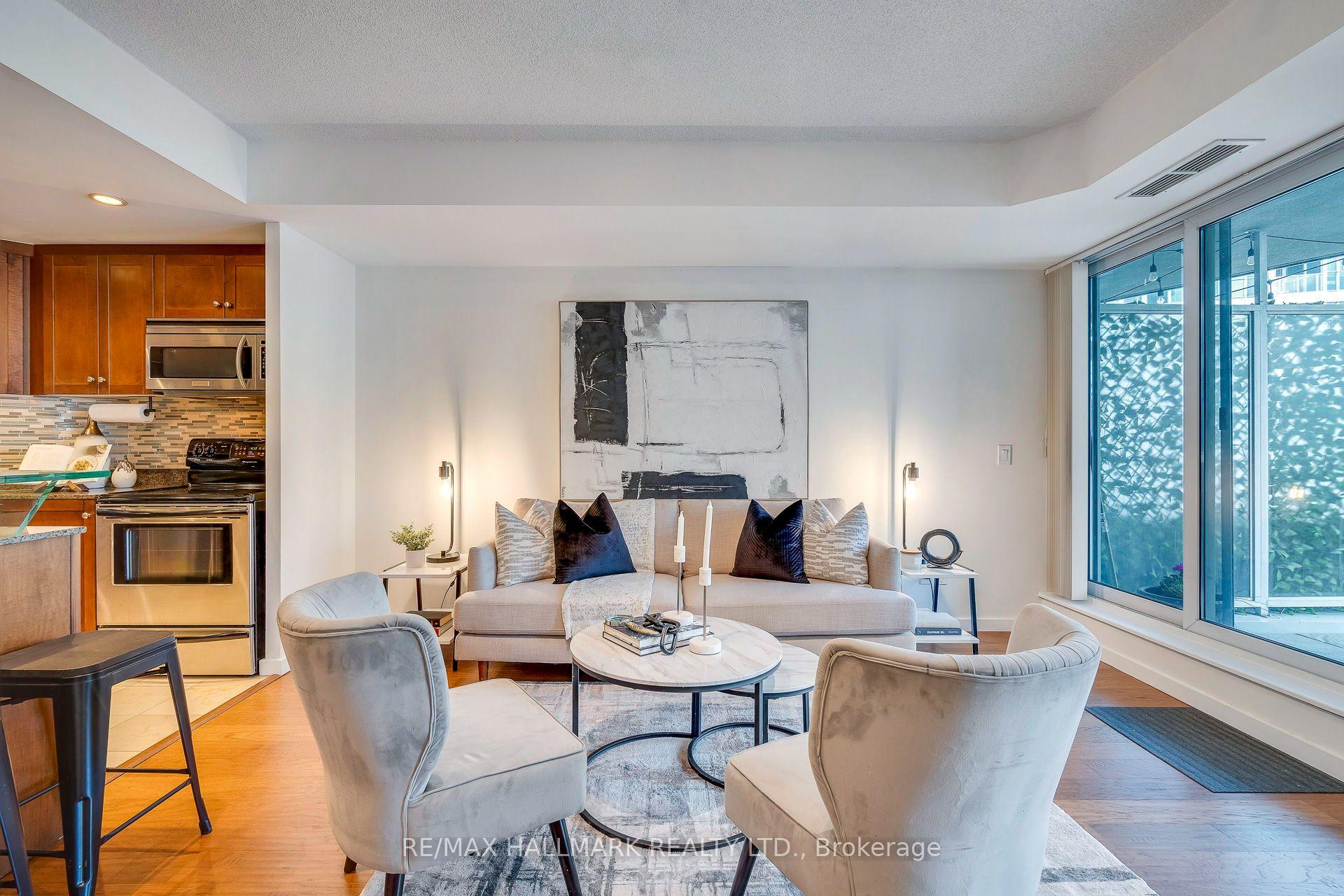Photo 10 of Unit 402, 218 Queens Quay W, Toronto, Waterfront Communities — HOMEH