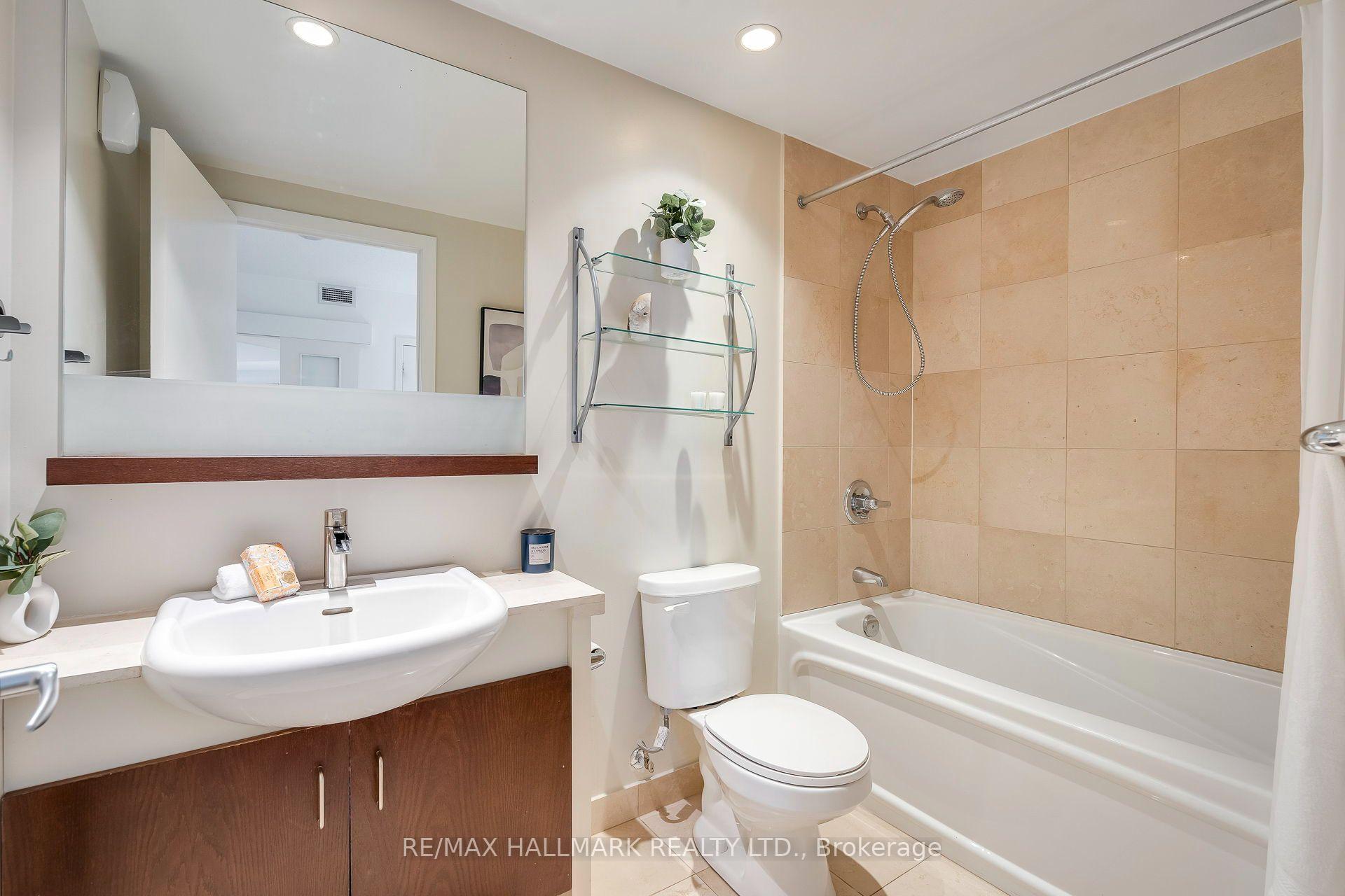 Photo 15 of Unit 402, 218 Queens Quay W, Toronto, Waterfront Communities — HOMEH