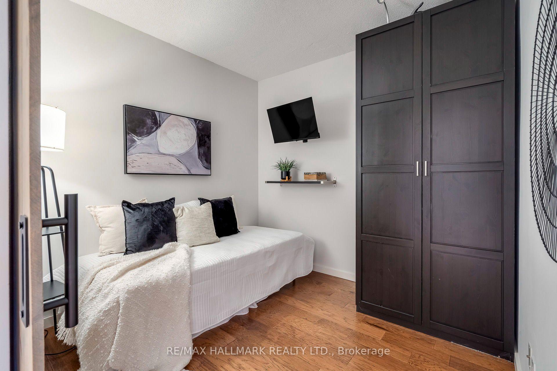 Photo 16 of Unit 402, 218 Queens Quay W, Toronto, Waterfront Communities — HOMEH
