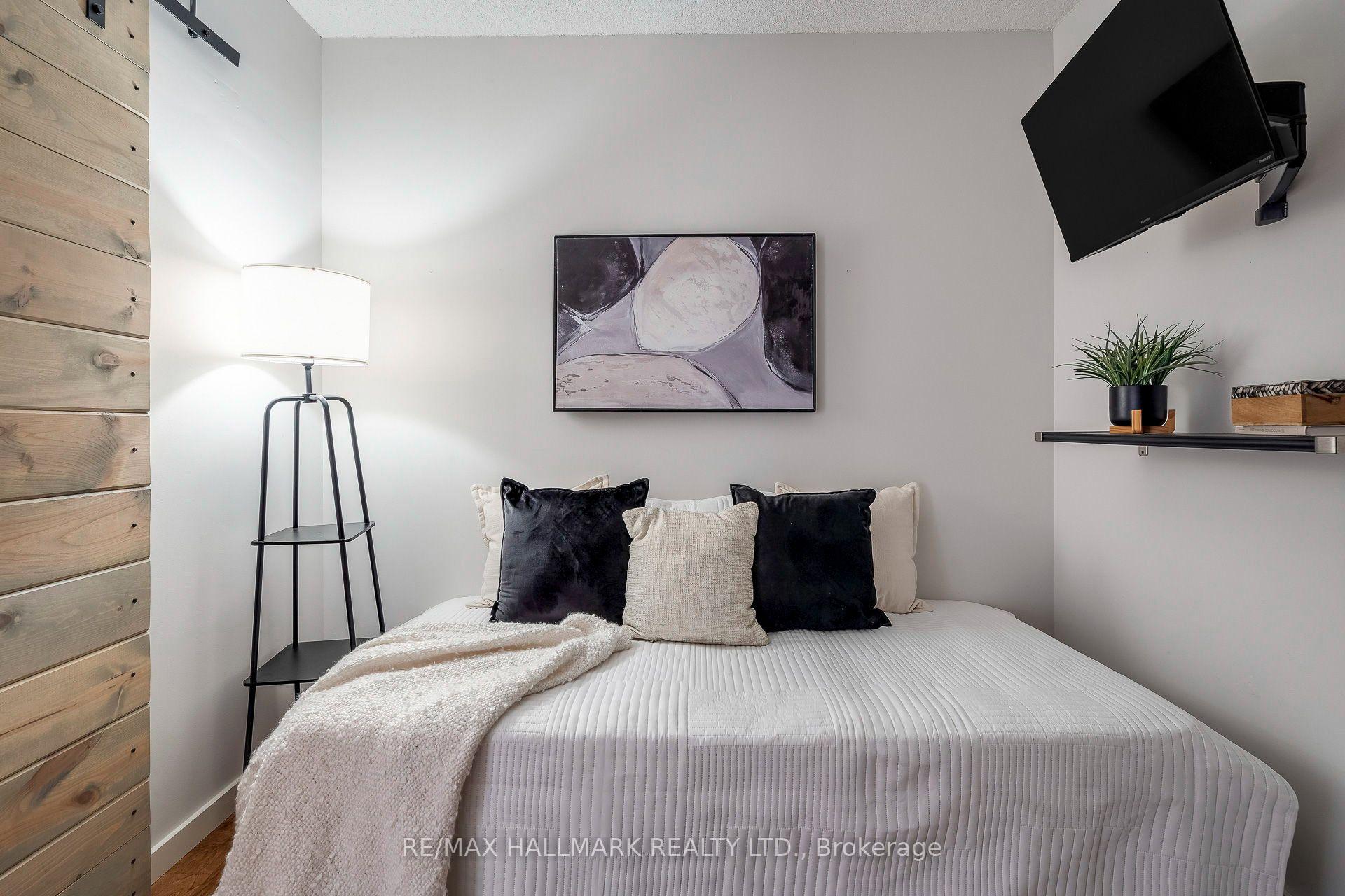 Photo 17 of Unit 402, 218 Queens Quay W, Toronto, Waterfront Communities — HOMEH