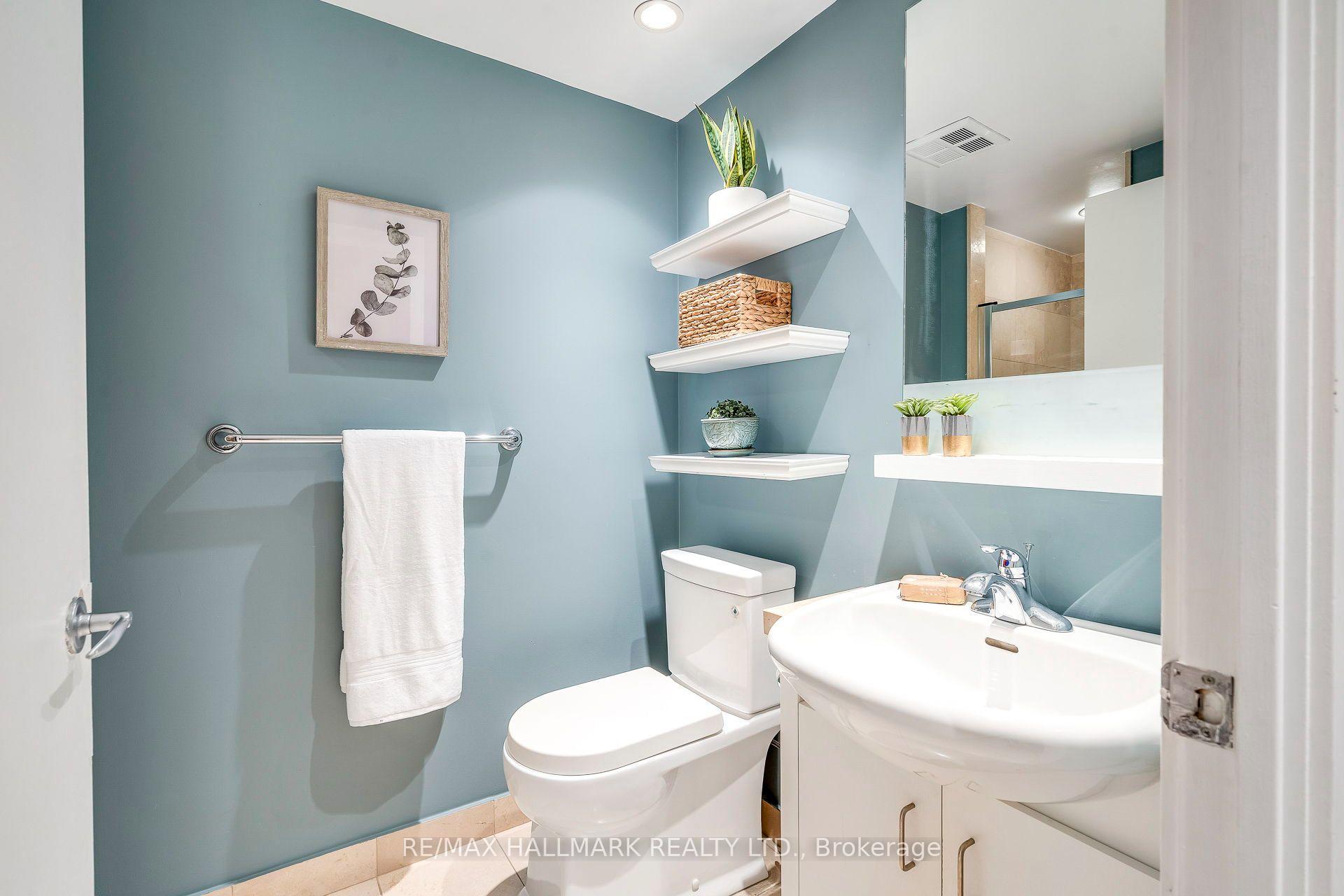 Photo 18 of Unit 402, 218 Queens Quay W, Toronto, Waterfront Communities — HOMEH