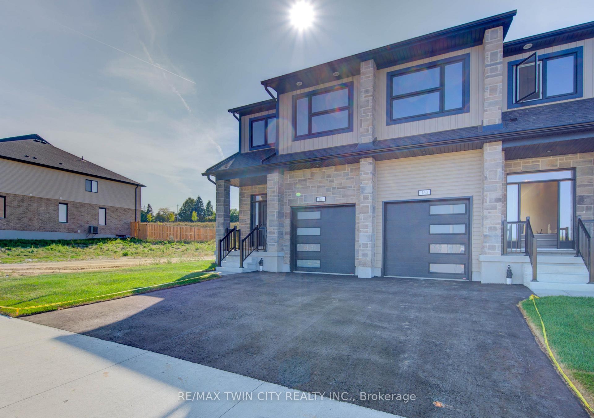 Photo 3 of 161 Dunnigan Drive, Kitchener, Grand River North — HOMEH