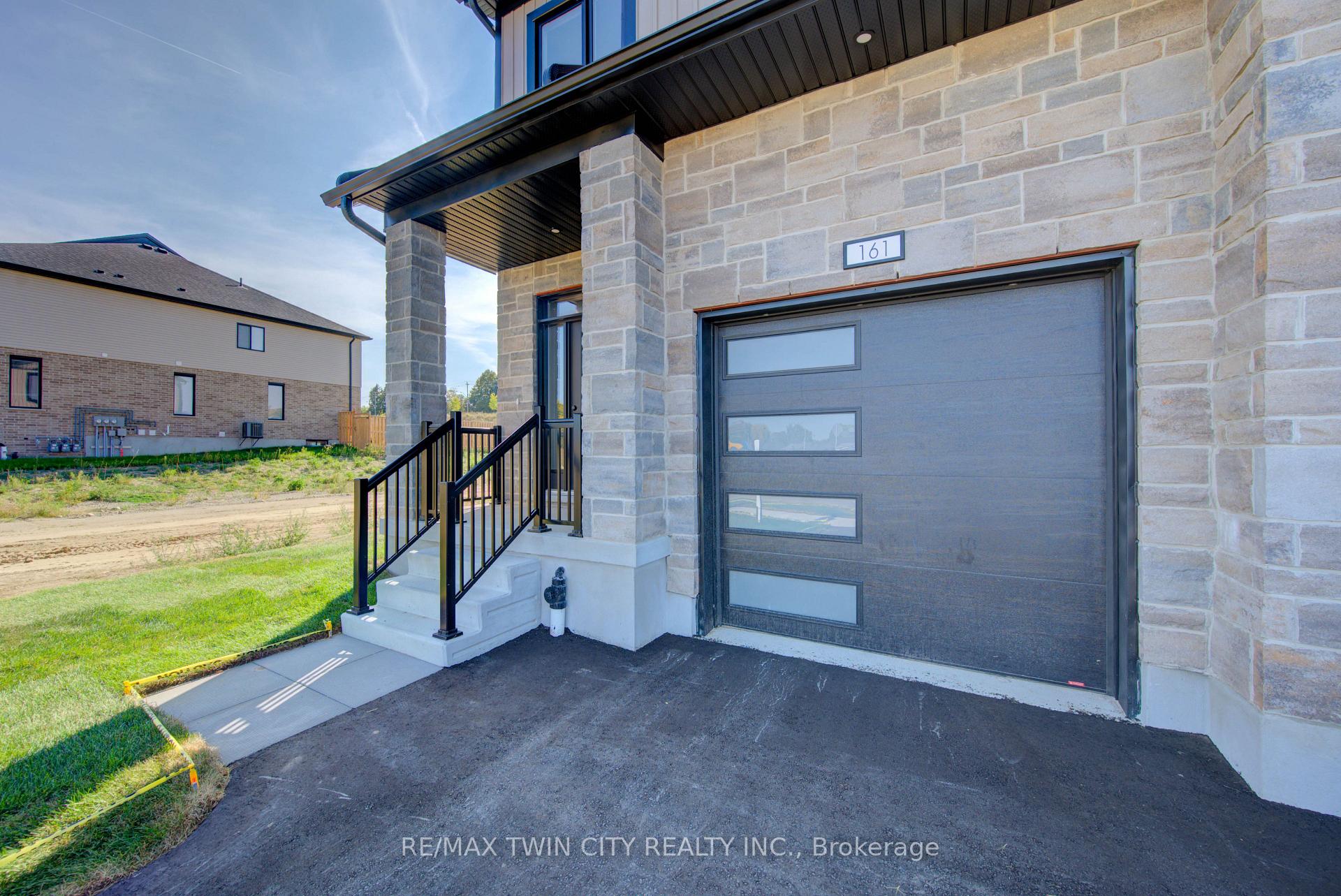 Photo 4 of 161 Dunnigan Drive, Kitchener, Grand River North — HOMEH
