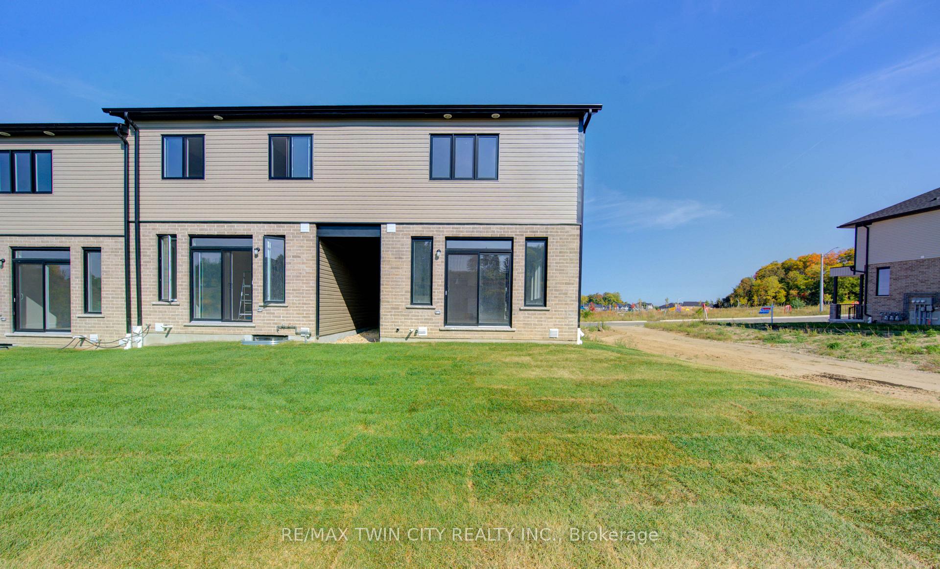 Photo 38 of 161 Dunnigan Drive, Kitchener, Grand River North — HOMEH