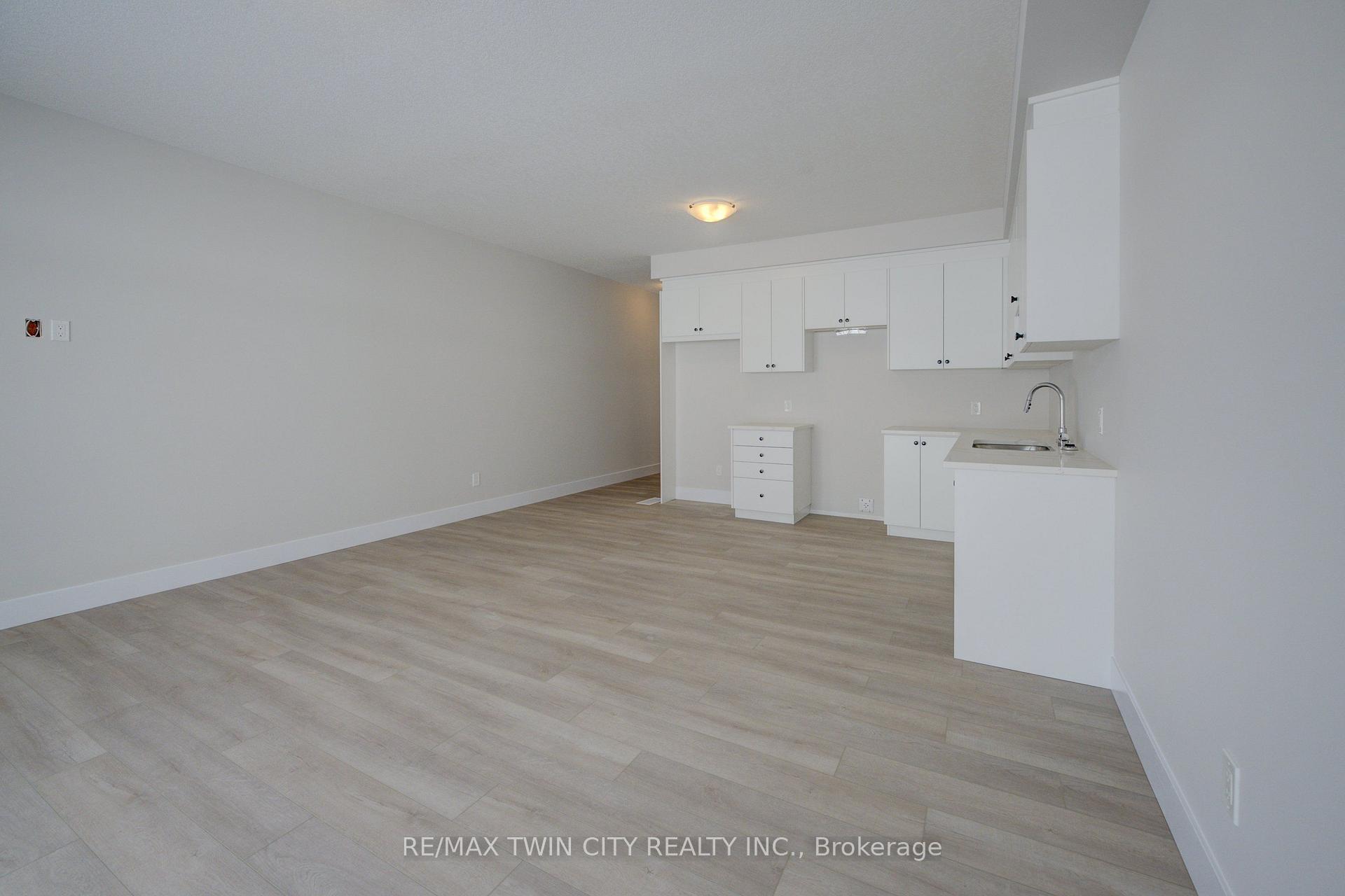 Photo 11 of 163 Dunnigan Drive, Kitchener, Grand River North — HOMEH