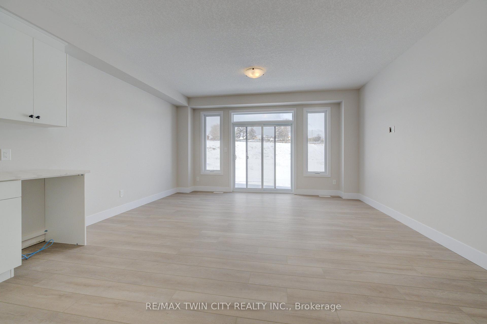 Photo 14 of 163 Dunnigan Drive, Kitchener, Grand River North — HOMEH
