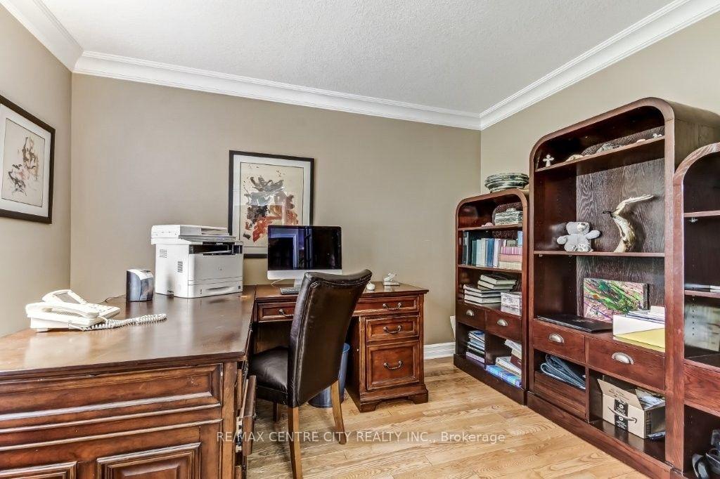 Photo 3 of 3910 Stacey Crescent, London, South V — HOMEH