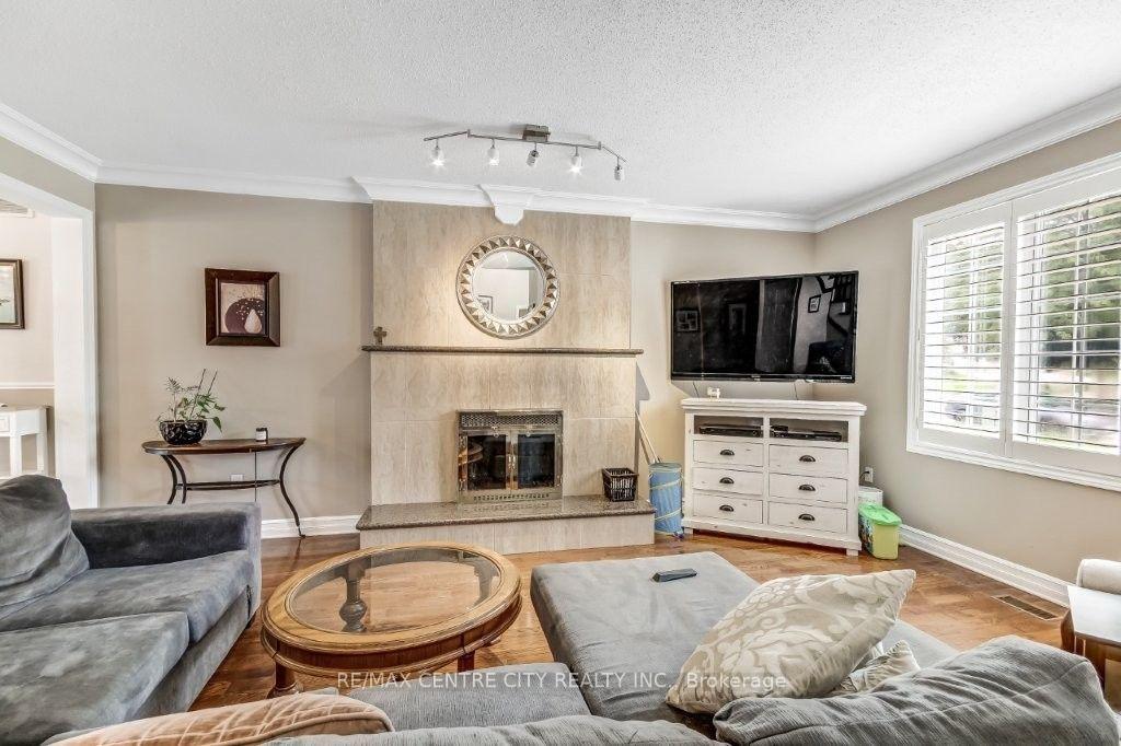 Photo 5 of 3910 Stacey Crescent, London, South V — HOMEH