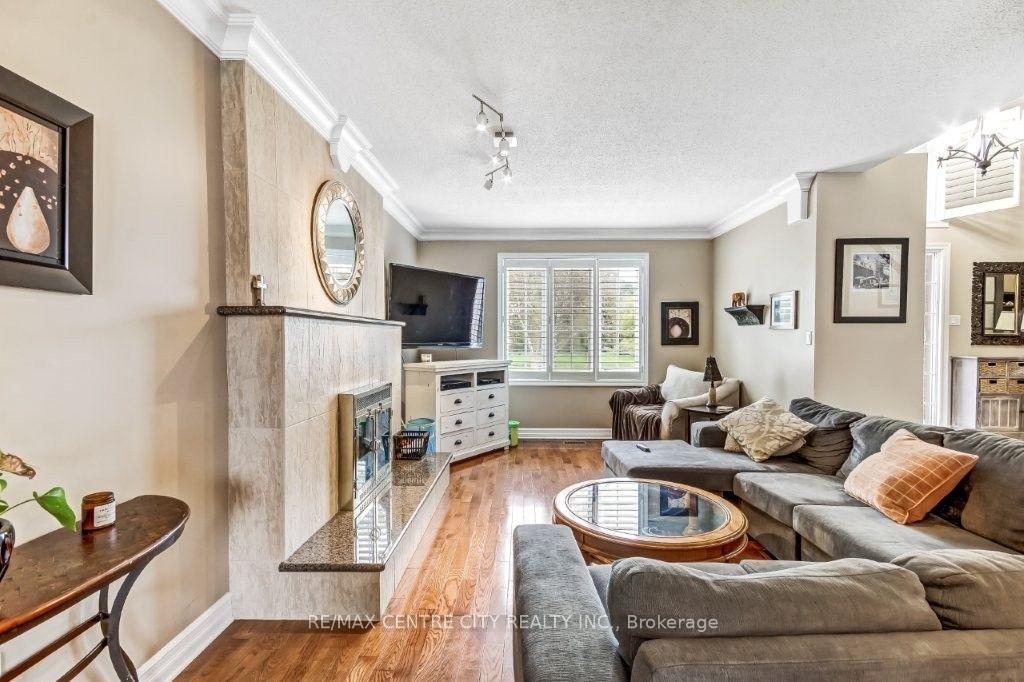 Photo 6 of 3910 Stacey Crescent, London, South V — HOMEH