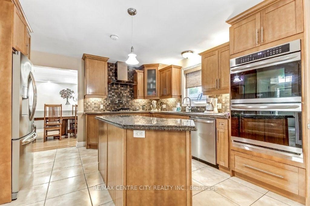Photo 7 of 3910 Stacey Crescent, London, South V — HOMEH