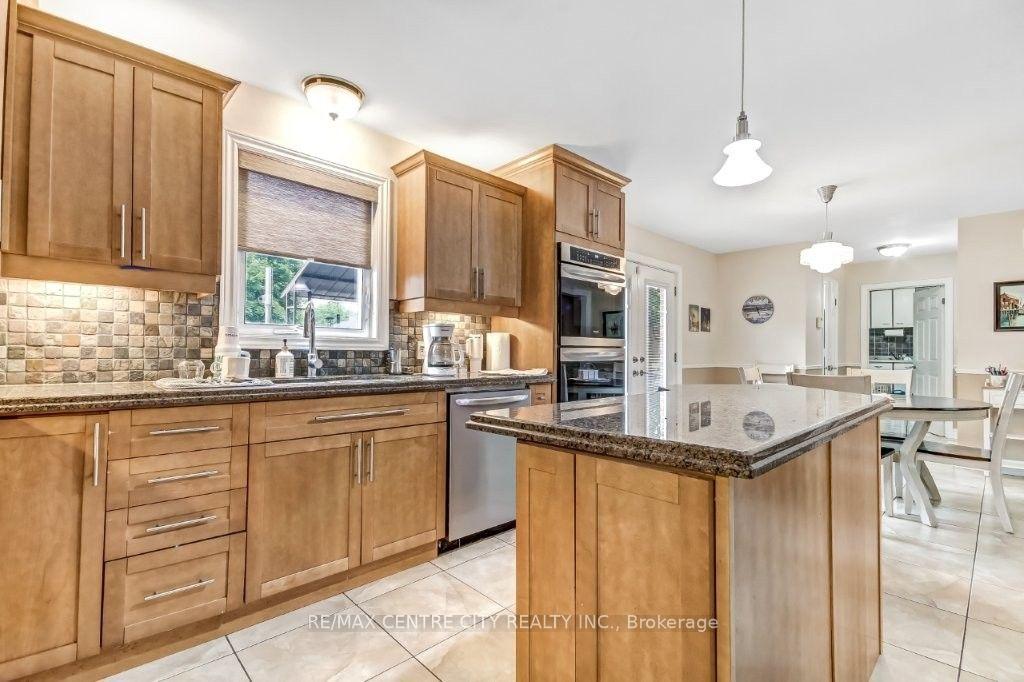 Photo 8 of 3910 Stacey Crescent, London, South V — HOMEH