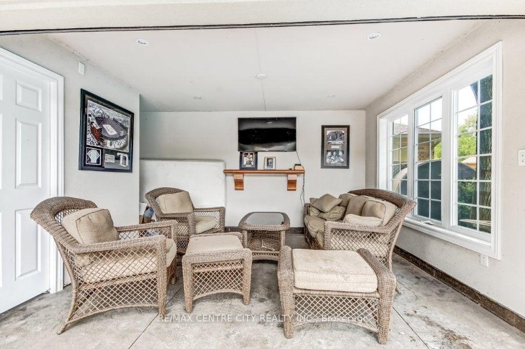 Photo 11 of 3910 Stacey Crescent, London, South V — HOMEH