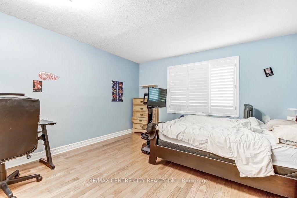 Photo 14 of 3910 Stacey Crescent, London, South V — HOMEH