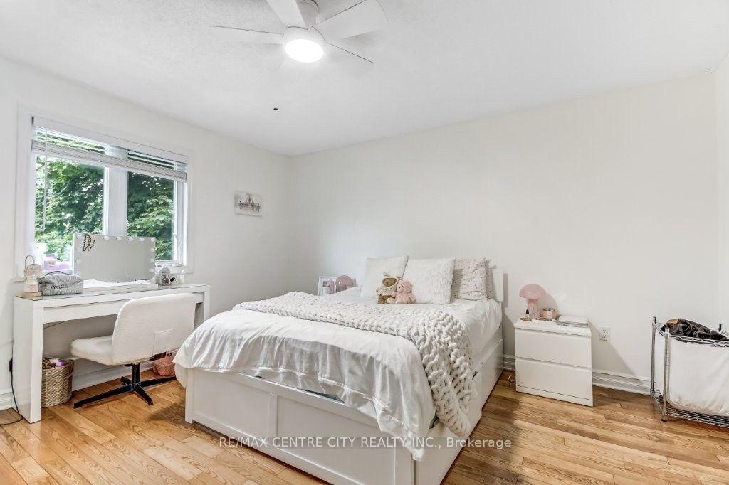 Photo 15 of 3910 Stacey Crescent, London, South V — HOMEH