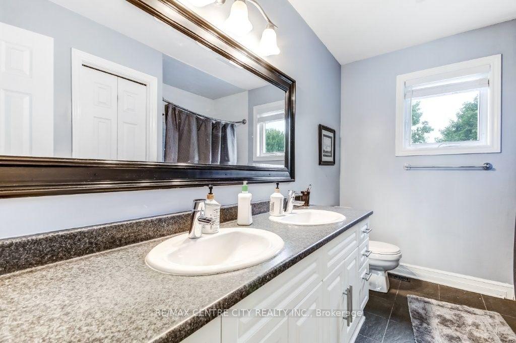 Photo 16 of 3910 Stacey Crescent, London, South V — HOMEH