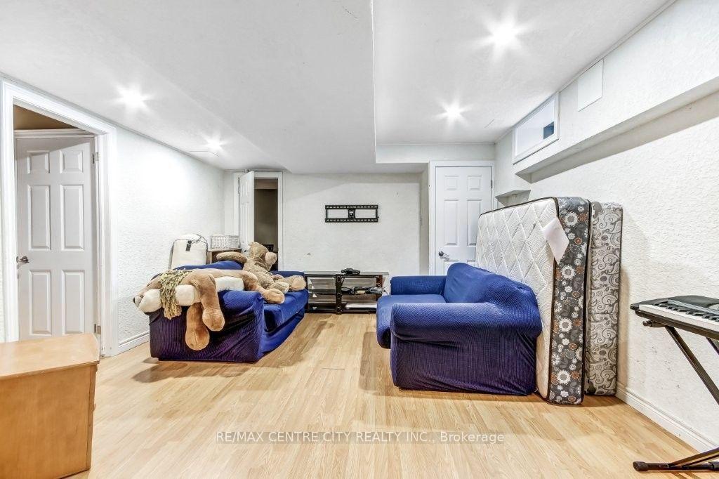 Photo 19 of 3910 Stacey Crescent, London, South V — HOMEH