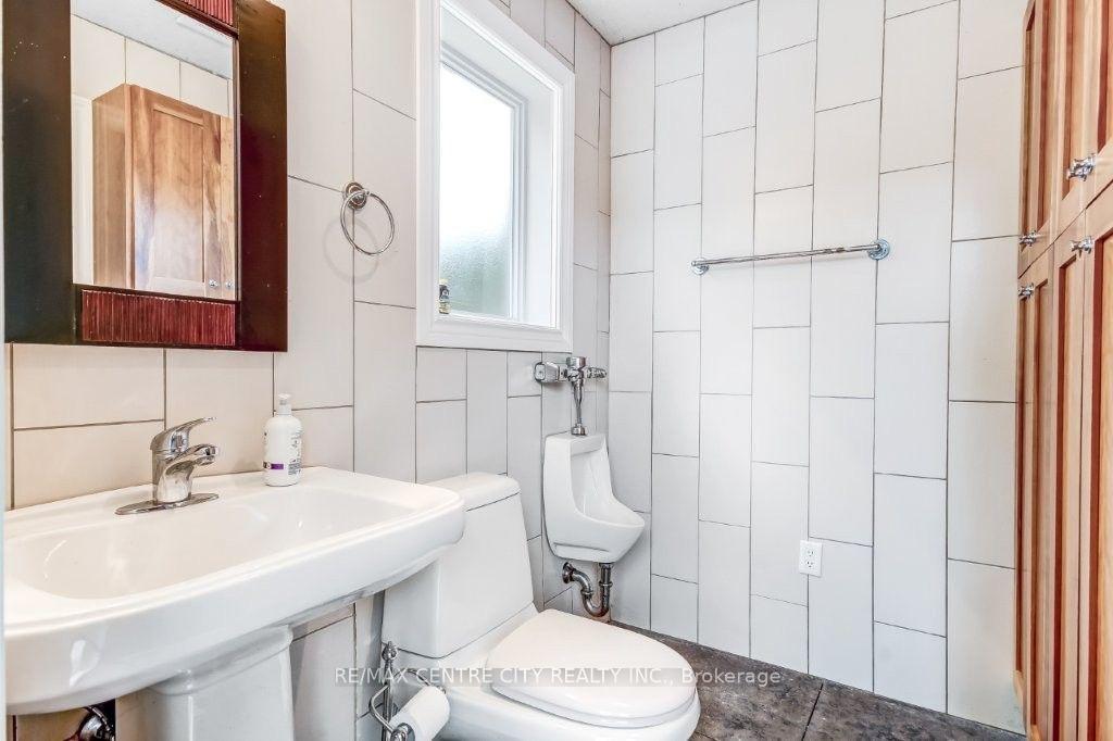 Photo 22 of 3910 Stacey Crescent, London, South V — HOMEH