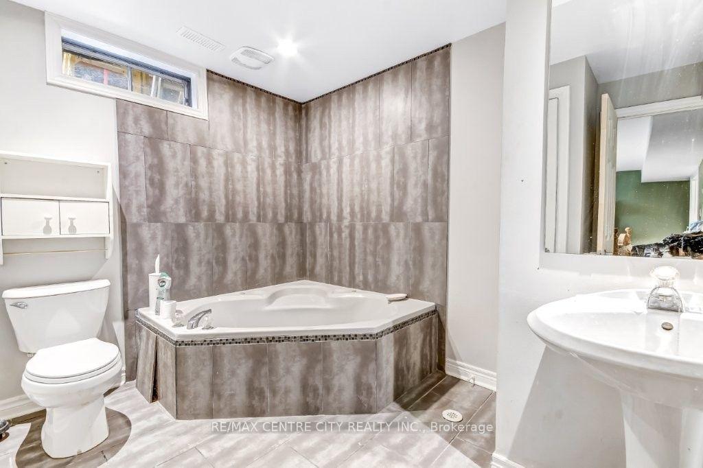 Photo 23 of 3910 Stacey Crescent, London, South V — HOMEH