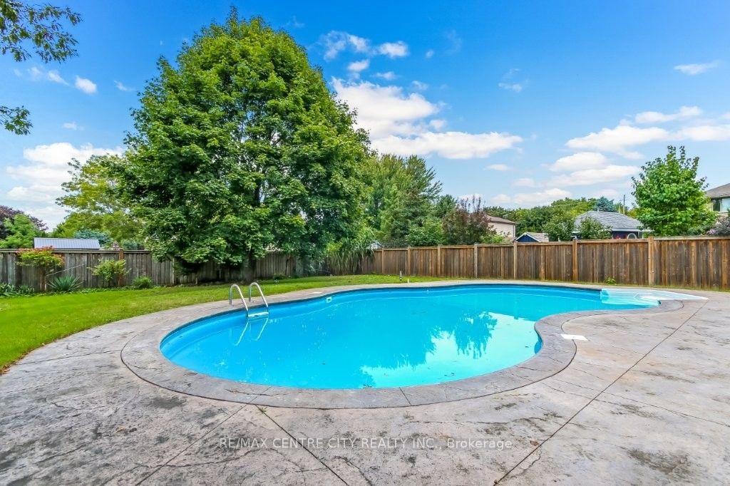 Photo 27 of 3910 Stacey Crescent, London, South V — HOMEH