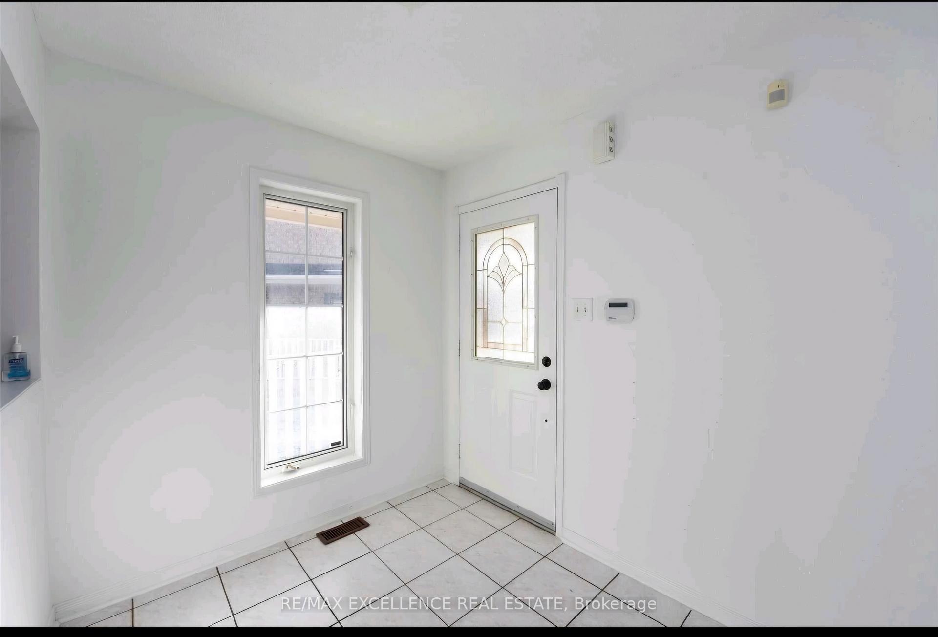 Photo 2 of Unit Upper, 24 Hayloft Court, Brampton, Fletcher's Creek Village — HOMEH