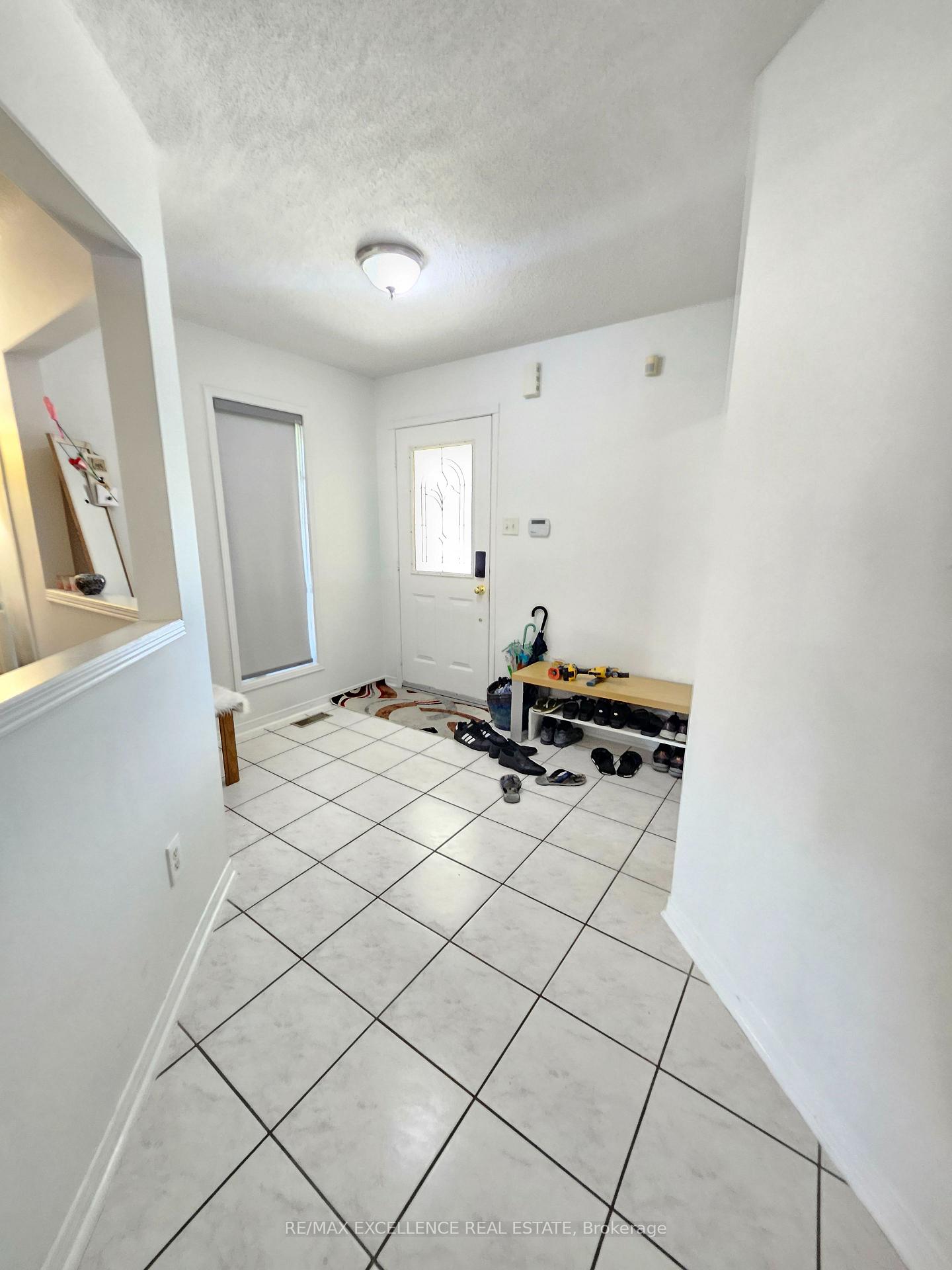 Photo 3 of Unit Upper, 24 Hayloft Court, Brampton, Fletcher's Creek Village — HOMEH