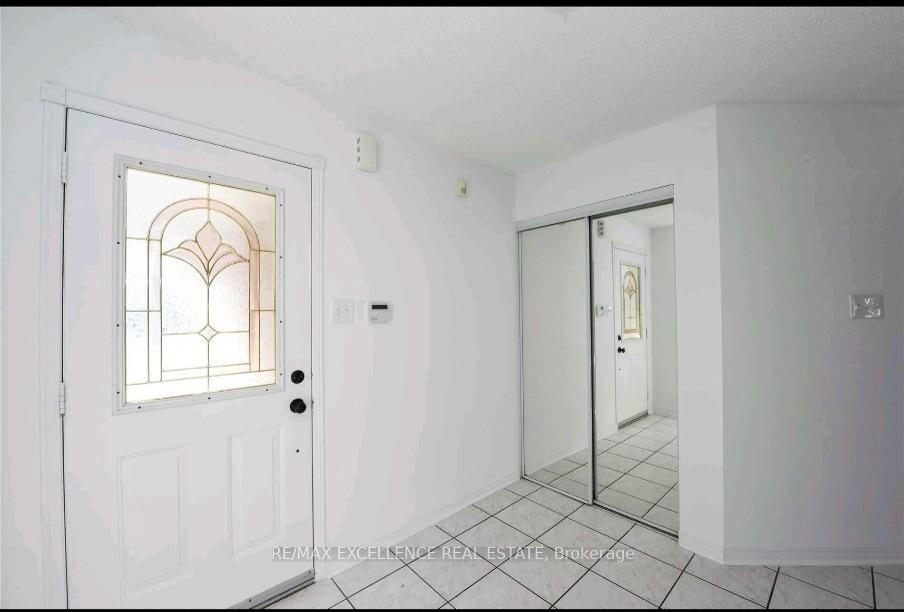 Photo 4 of Unit Upper, 24 Hayloft Court, Brampton, Fletcher's Creek Village — HOMEH