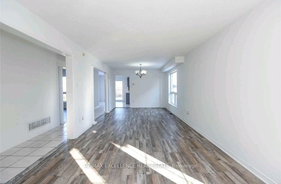 Photo 5 of Unit Upper, 24 Hayloft Court, Brampton, Fletcher's Creek Village — HOMEH