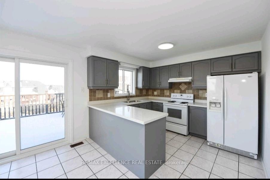 Photo 11 of Unit Upper, 24 Hayloft Court, Brampton, Fletcher's Creek Village — HOMEH