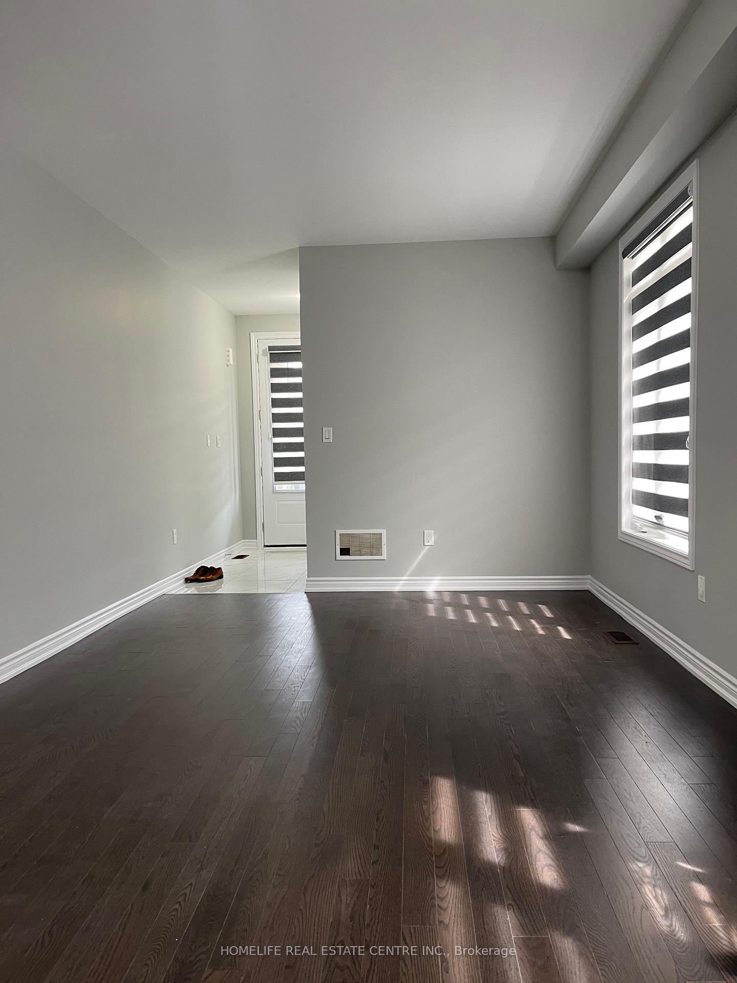 Photo 2 of Unit Upstairs, 29 Puffin Crescent, Brampton, Sandringham-Wellington North — HOMEH
