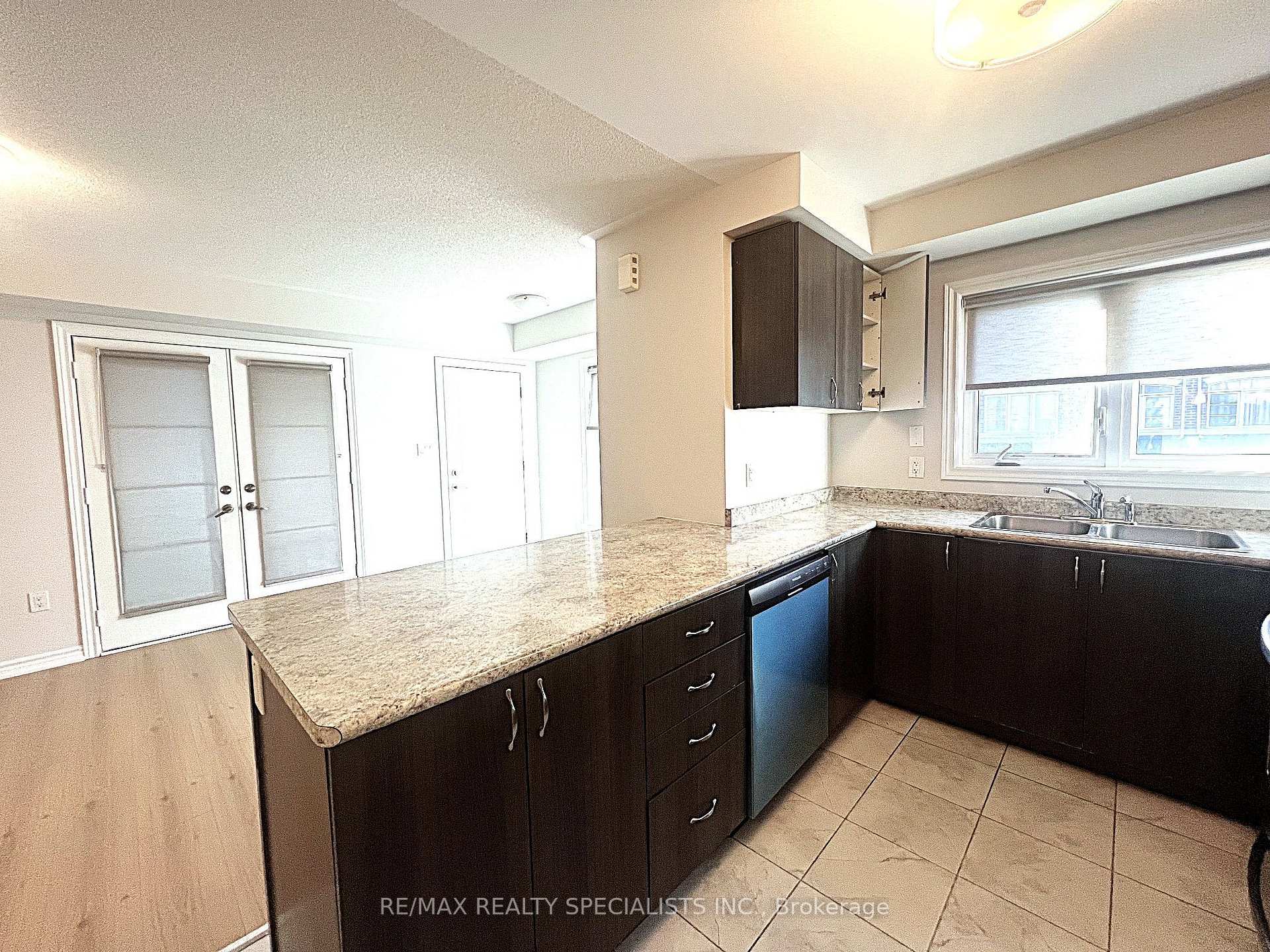 Photo 5 of Unit 166, 200 Veterans Drive, Brampton, Northwest Brampton — HOMEH
