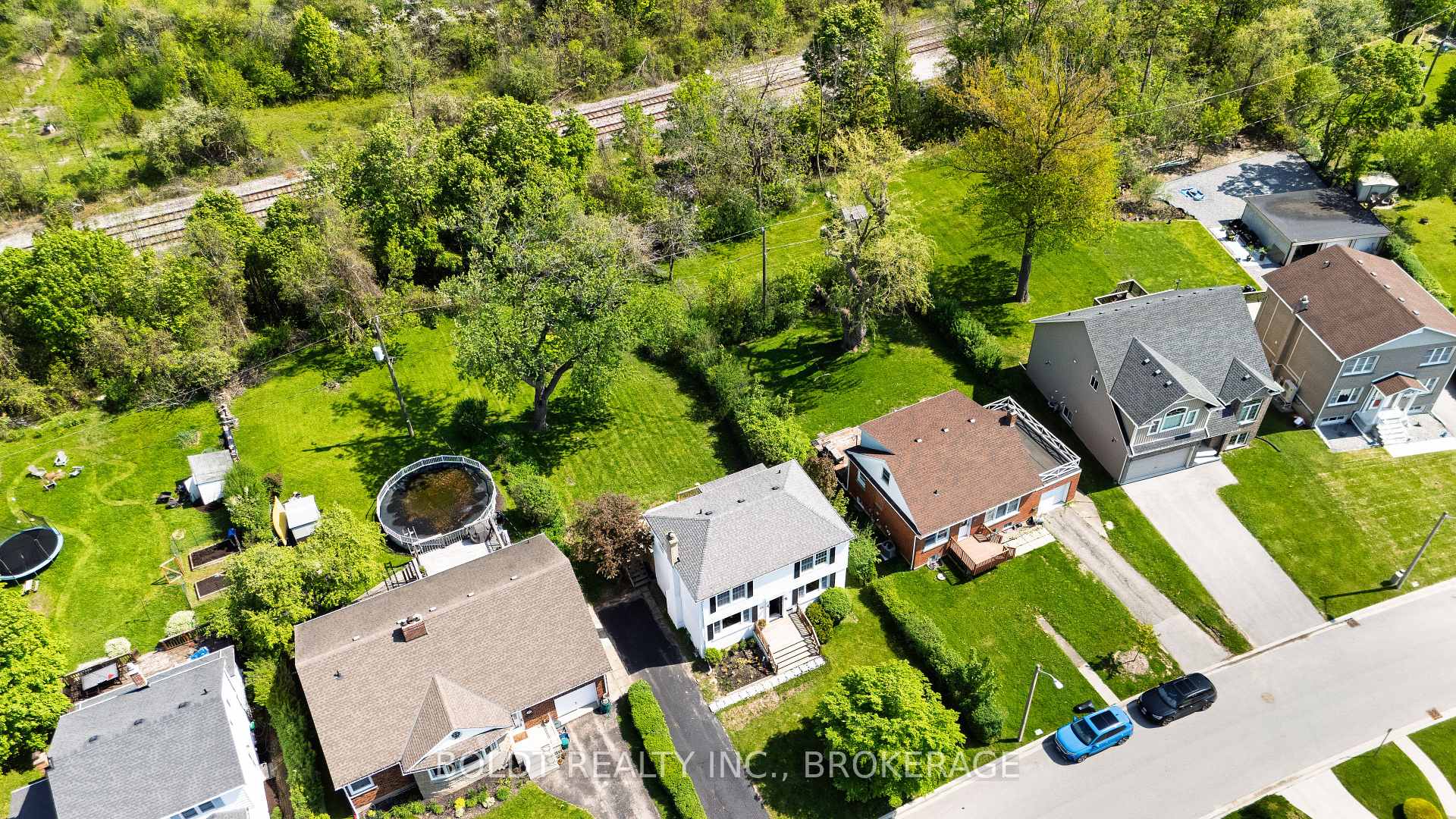 Photo 4 of 35 Rivercrest Drive, St. Catharines, Glendale/Glenridge — HOMEH