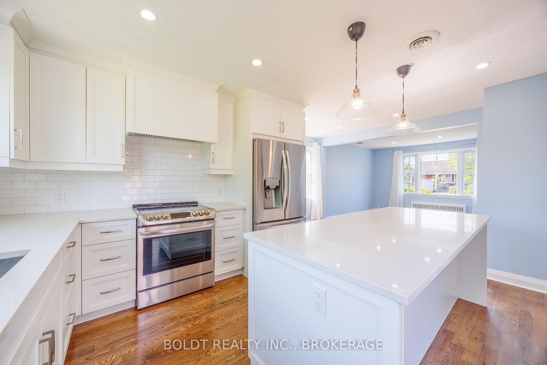 Photo 10 of 35 Rivercrest Drive, St. Catharines, Glendale/Glenridge — HOMEH