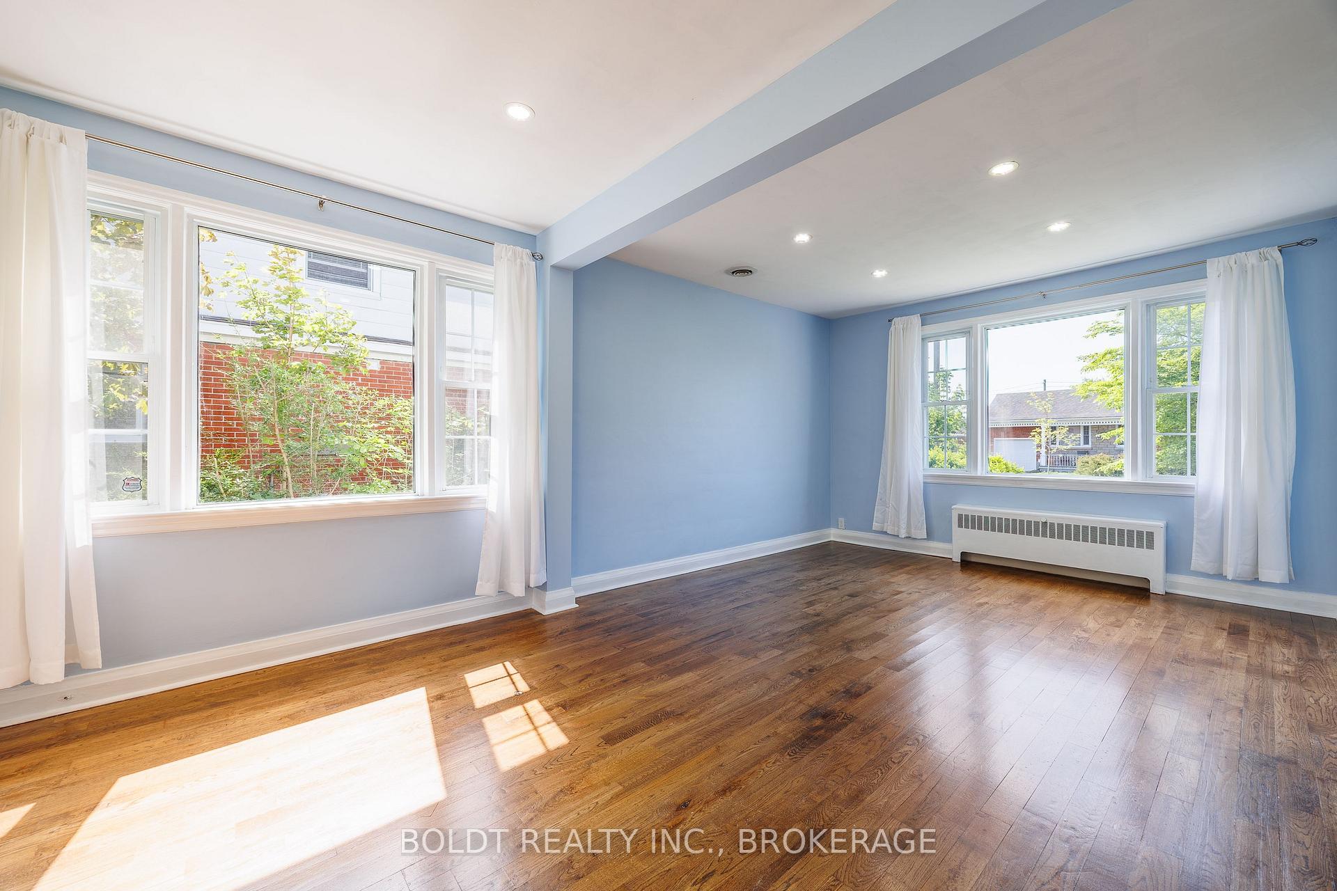 Photo 13 of 35 Rivercrest Drive, St. Catharines, Glendale/Glenridge — HOMEH