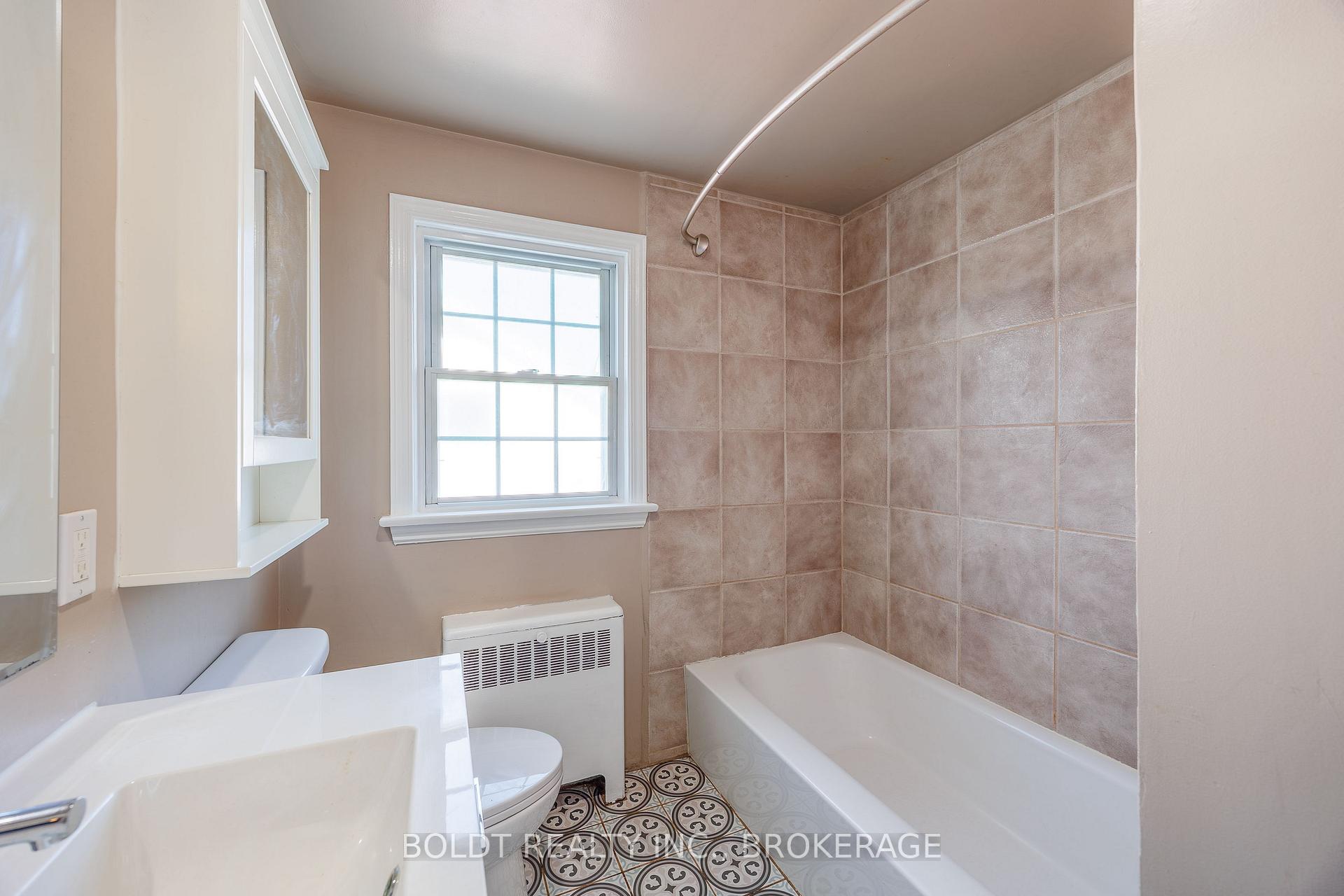 Photo 31 of 35 Rivercrest Drive, St. Catharines, Glendale/Glenridge — HOMEH